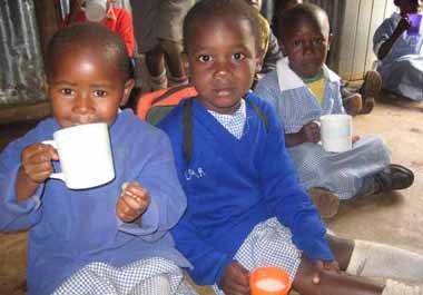 FKC children with drinks